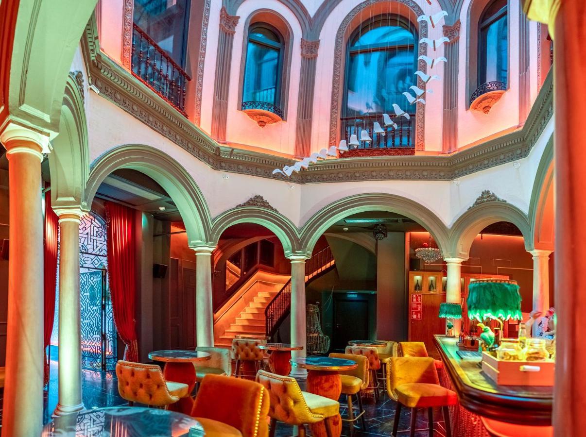 Hotel Lobby Sevilla Bagian luar foto The interior of the nightclub