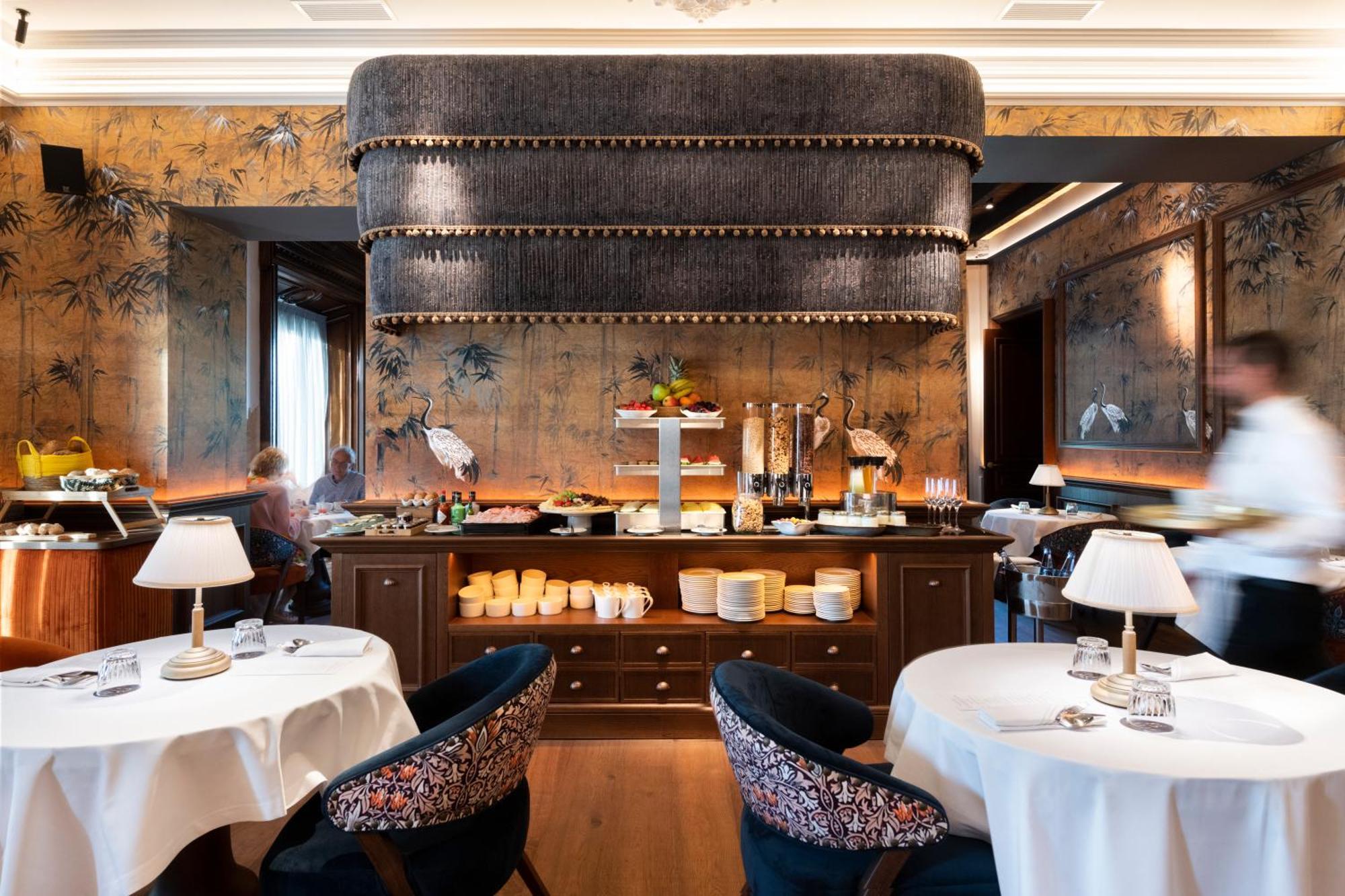 Hotel Lobby Sevilla Bagian luar foto The restaurant in 2019